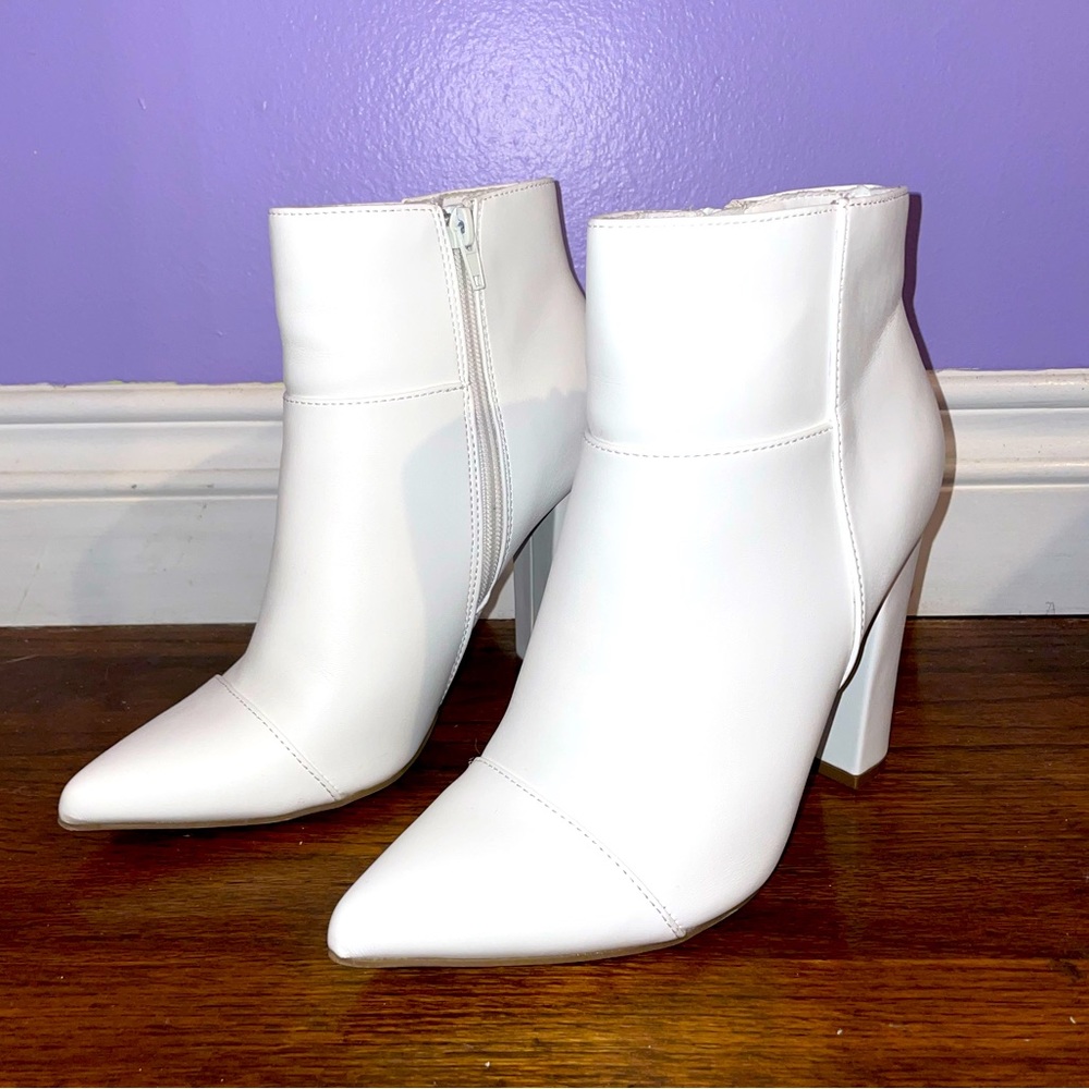 White booties size 8. XOXO brand